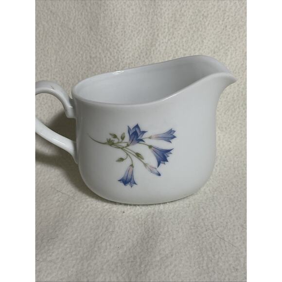 Corningware Other - Beautiful Corning Blue Dusk Flower Designed Handled Gravy Boat
